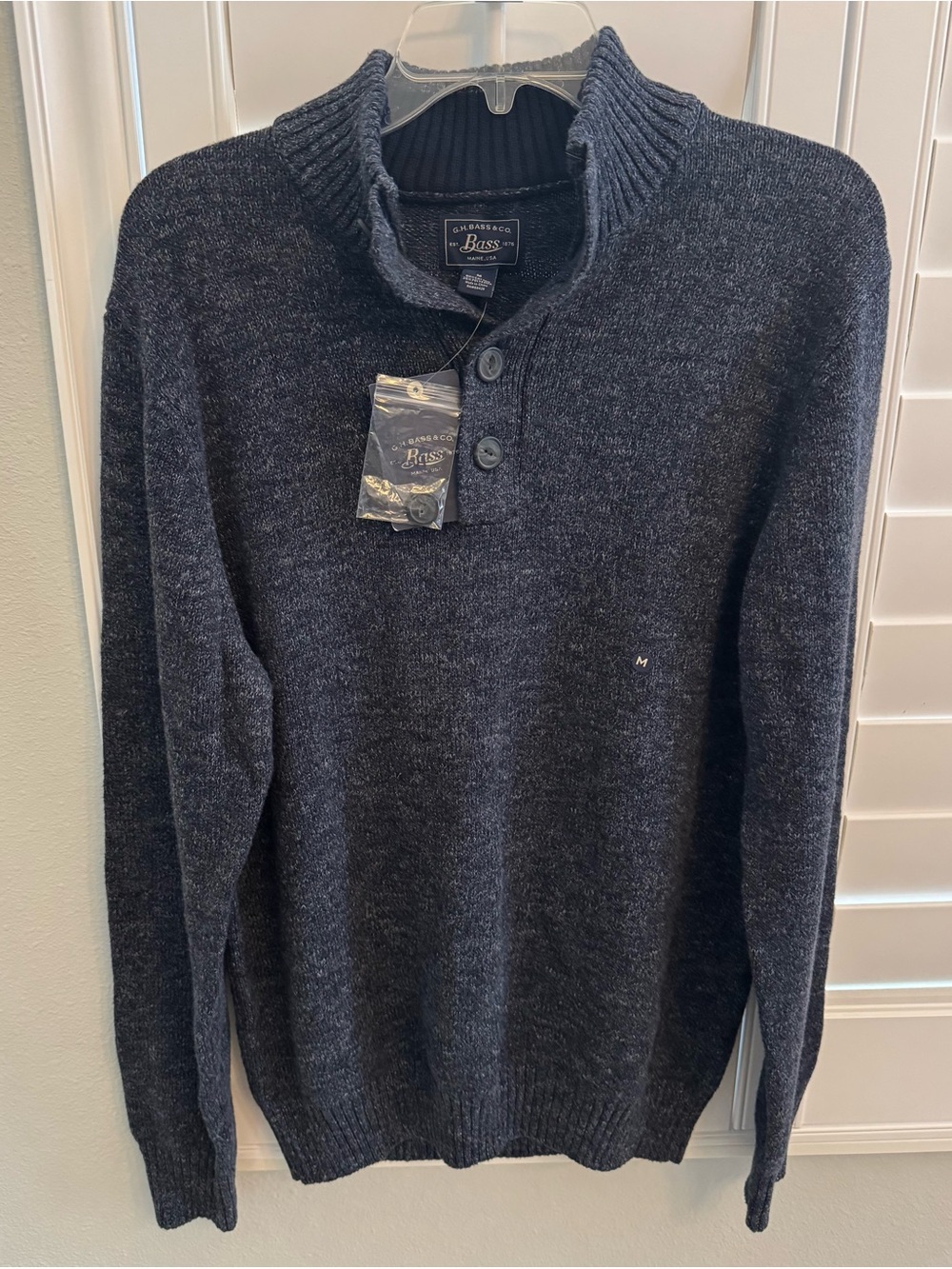 Bass & Co men’s size Medium dark slate blue button up mock neck sweater new NWT
